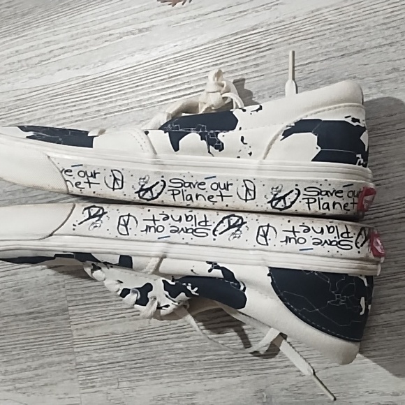 Vans White Sneakers with Black Map Design - Picture 3 of 5